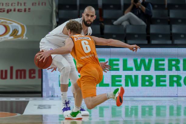 战胜卢伟并 战胜卢伟并